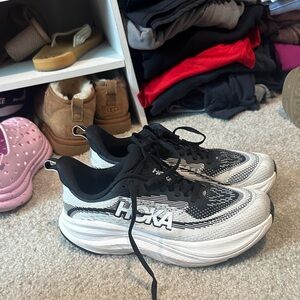 Hoka Skyflow Sneakers